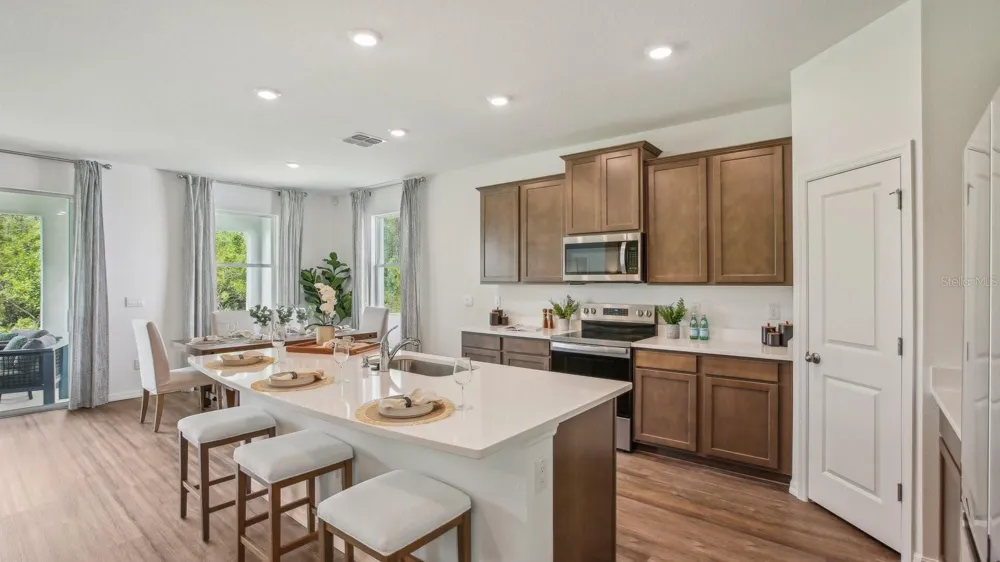 2490 STRATTEN DRIVE Zephyrhills, FL 33541