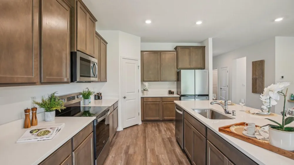 2490 STRATTEN DRIVE Zephyrhills, FL 33541