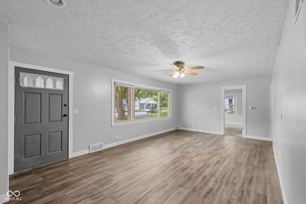 1075 S Morgantown Road Greenwood, IN 46143
