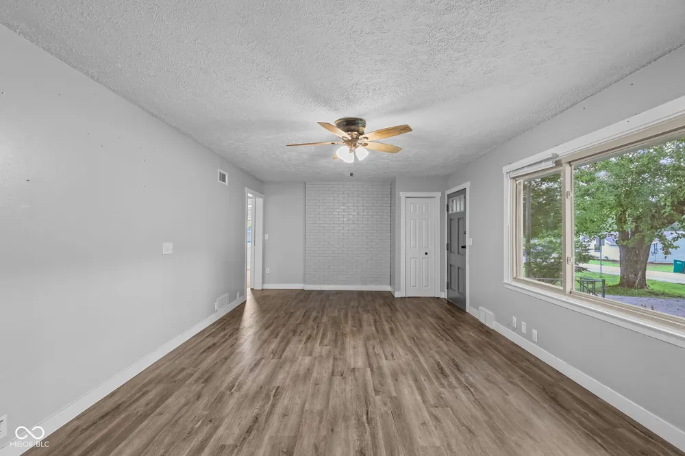 1075 S Morgantown Road Greenwood, IN 46143
