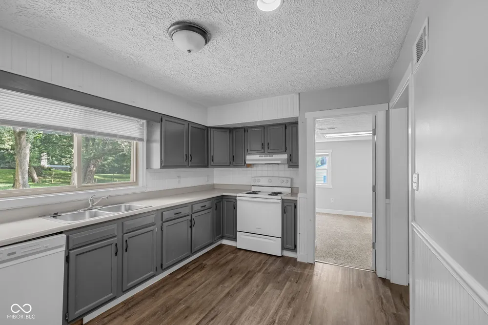 1075 S Morgantown Road Greenwood, IN 46143