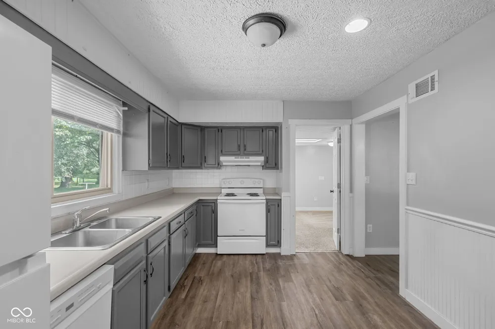 1075 S Morgantown Road Greenwood, IN 46143