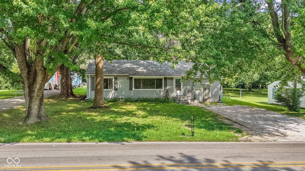 1075 S Morgantown Road Greenwood, IN 46143