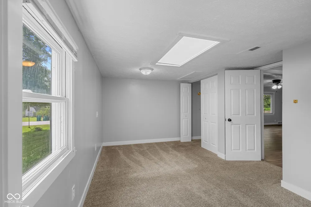 1075 S Morgantown Road Greenwood, IN 46143