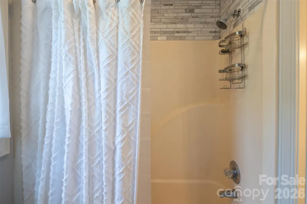 1413 Windemere Lane Hickory, NC 28602