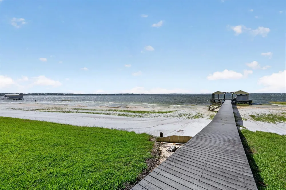 12950 E HIGHWAY 25 Ocklawaha, FL 32179