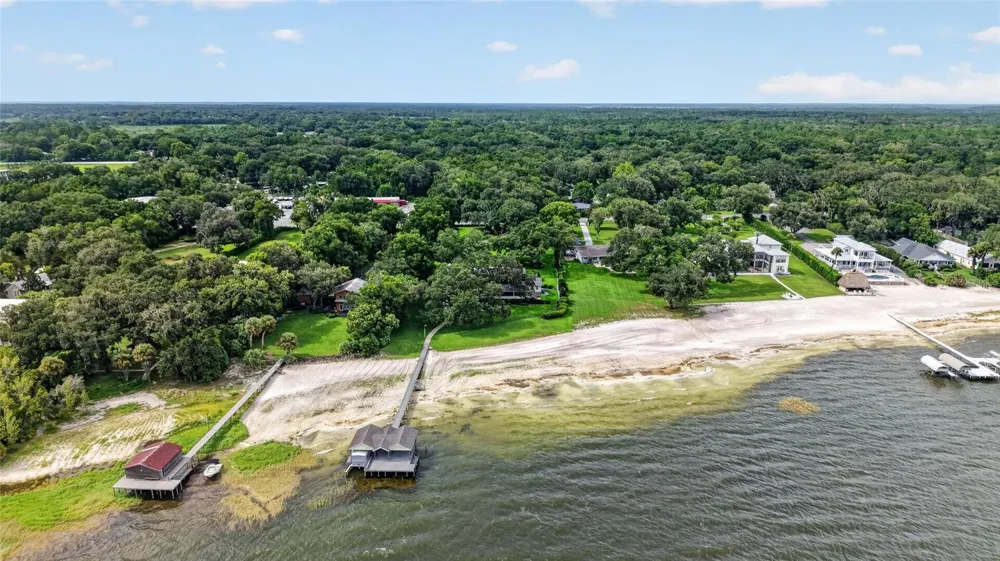 12950 E HIGHWAY 25 Ocklawaha, FL 32179