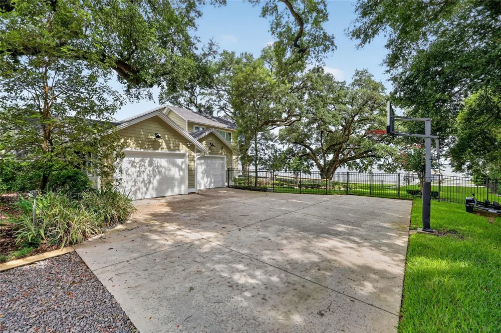 12950 E HIGHWAY 25 Ocklawaha, FL 32179