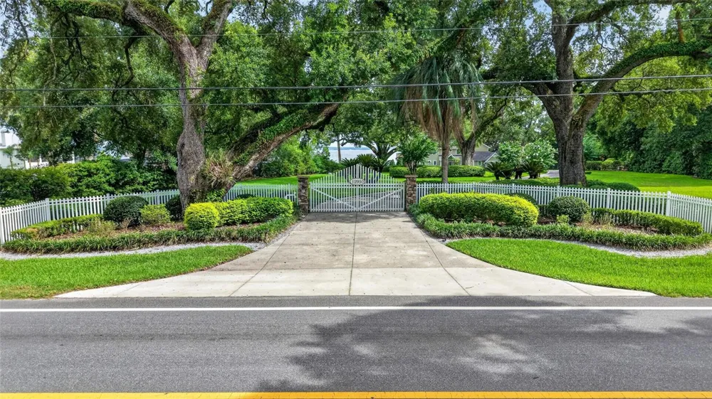 12950 E HIGHWAY 25 Ocklawaha, FL 32179