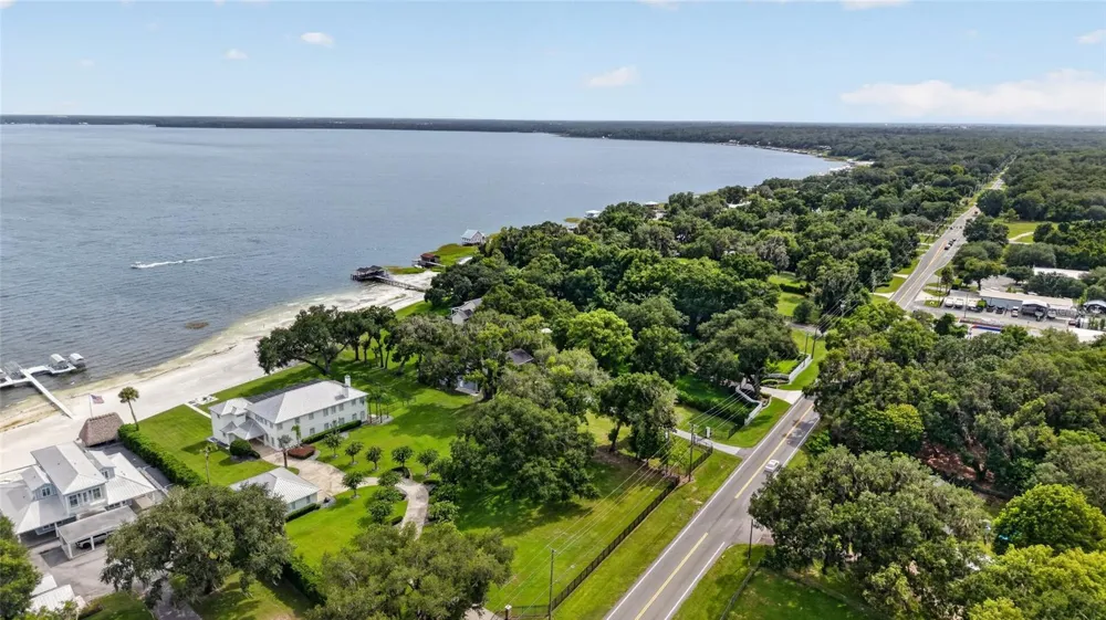 12950 E HIGHWAY 25 Ocklawaha, FL 32179