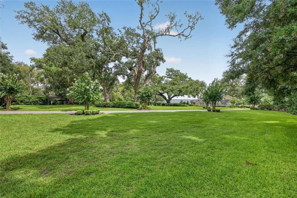 12950 E HIGHWAY 25 Ocklawaha, FL 32179