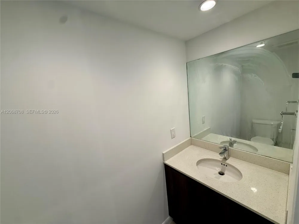 113 NE 6th St #609 Fort Lauderdale, FL 33304