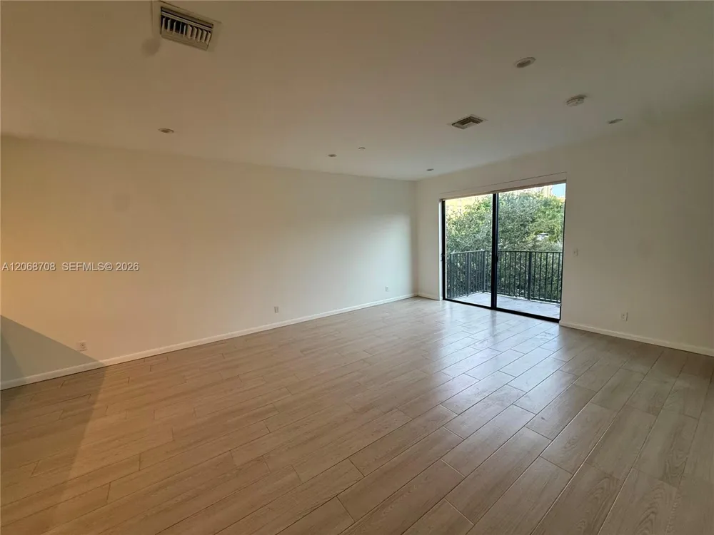 113 NE 6th St #609 Fort Lauderdale, FL 33304