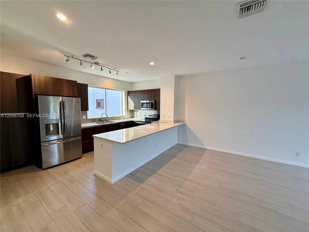 113 NE 6th St #609 Fort Lauderdale, FL 33304