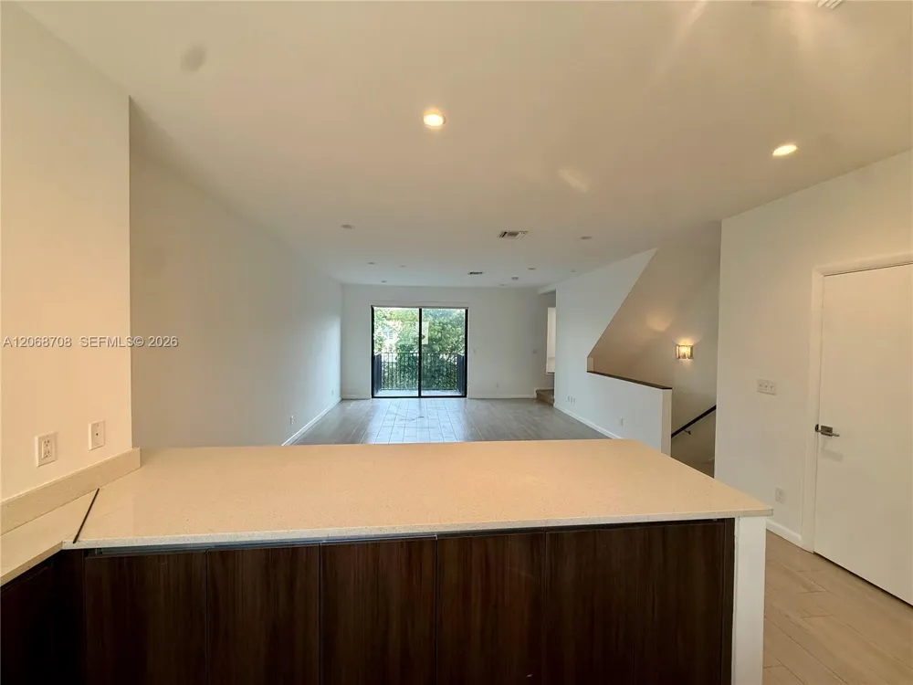 113 NE 6th St #609 Fort Lauderdale, FL 33304