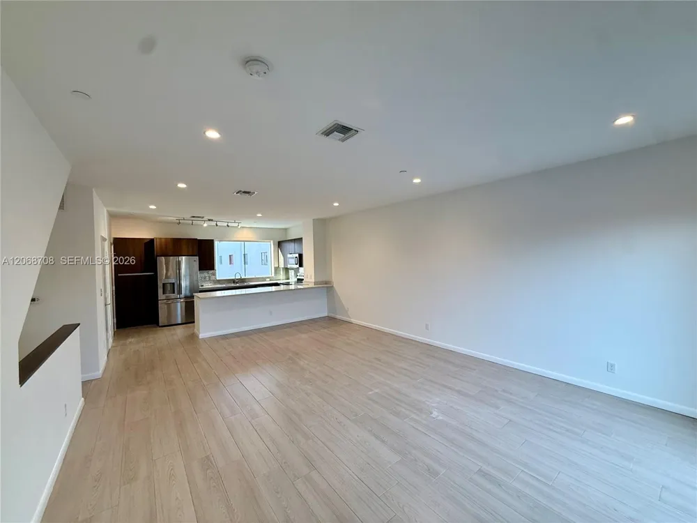 113 NE 6th St #609 Fort Lauderdale, FL 33304