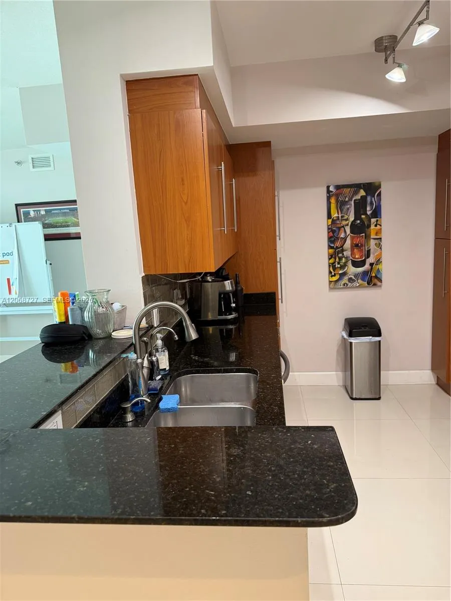 335 S Biscayne Blvd #1805 Miami, FL 33131