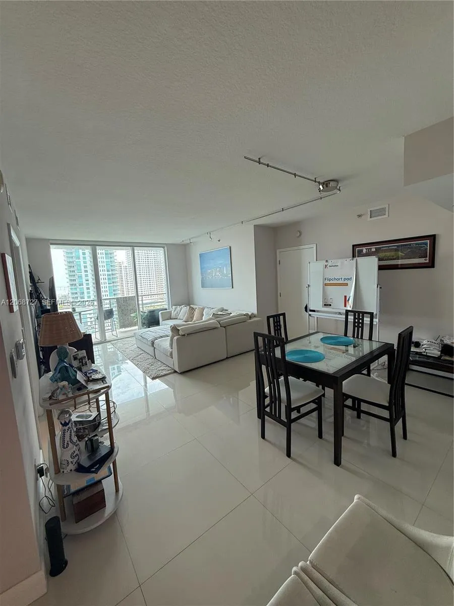 335 S Biscayne Blvd #1805 Miami, FL 33131