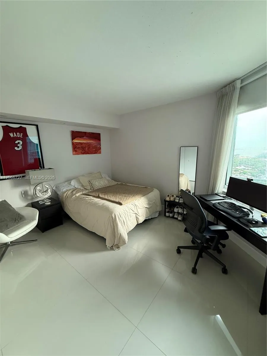 335 S Biscayne Blvd #1805 Miami, FL 33131
