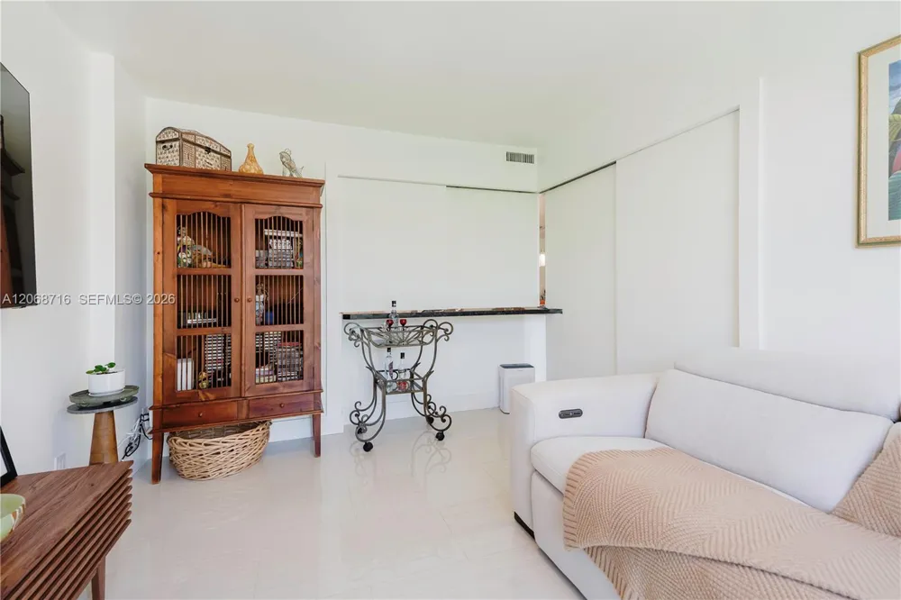 400 Leslie Dr #319 Hallandale Beach, FL 33009