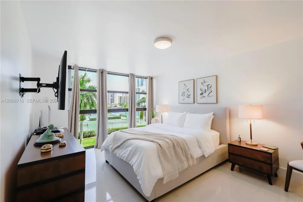 400 Leslie Dr #319 Hallandale Beach, FL 33009