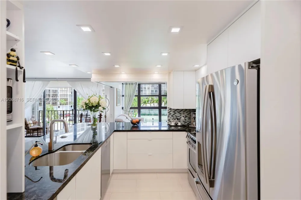 400 Leslie Dr #319 Hallandale Beach, FL 33009