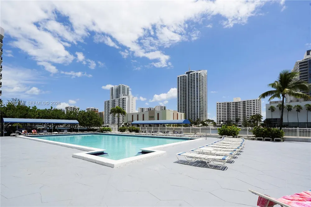 400 Leslie Dr #319 Hallandale Beach, FL 33009