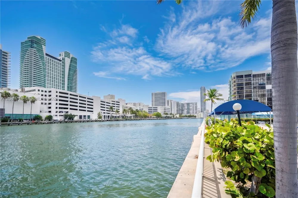400 Leslie Dr #319 Hallandale Beach, FL 33009