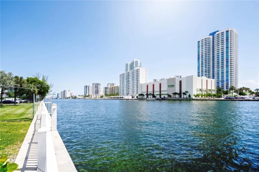400 Leslie Dr #319 Hallandale Beach, FL 33009