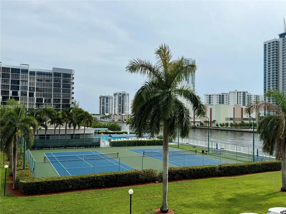 400 Leslie Dr #319 Hallandale Beach, FL 33009