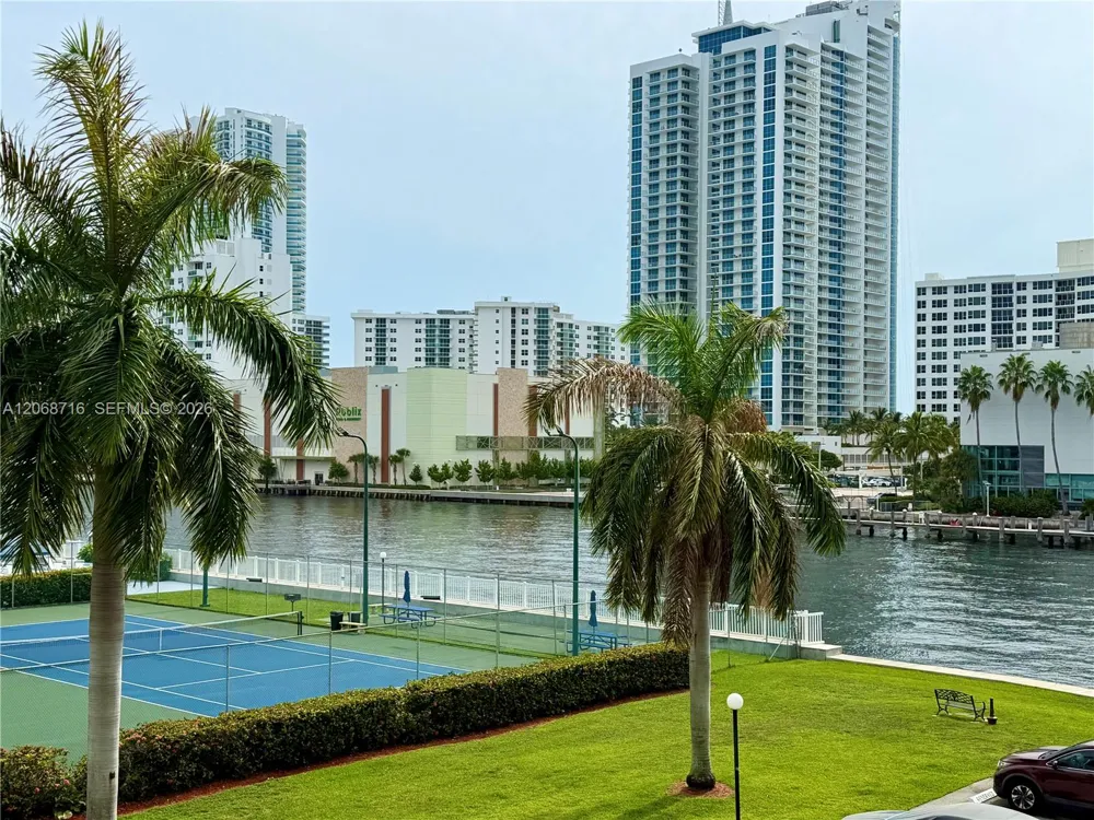 400 Leslie Dr #319 Hallandale Beach, FL 33009