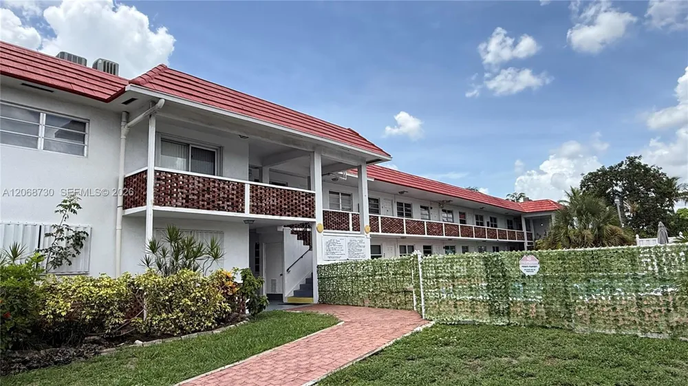 22 SE 3rd Ter #3 Dania Beach, FL 33004