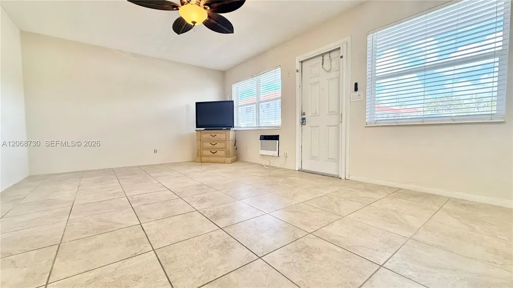 22 SE 3rd Ter #3 Dania Beach, FL 33004