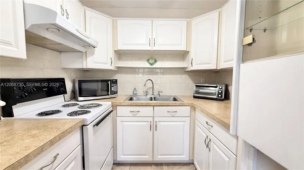 22 SE 3rd Ter #3 Dania Beach, FL 33004