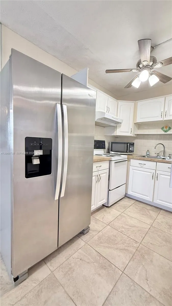 22 SE 3rd Ter #3 Dania Beach, FL 33004