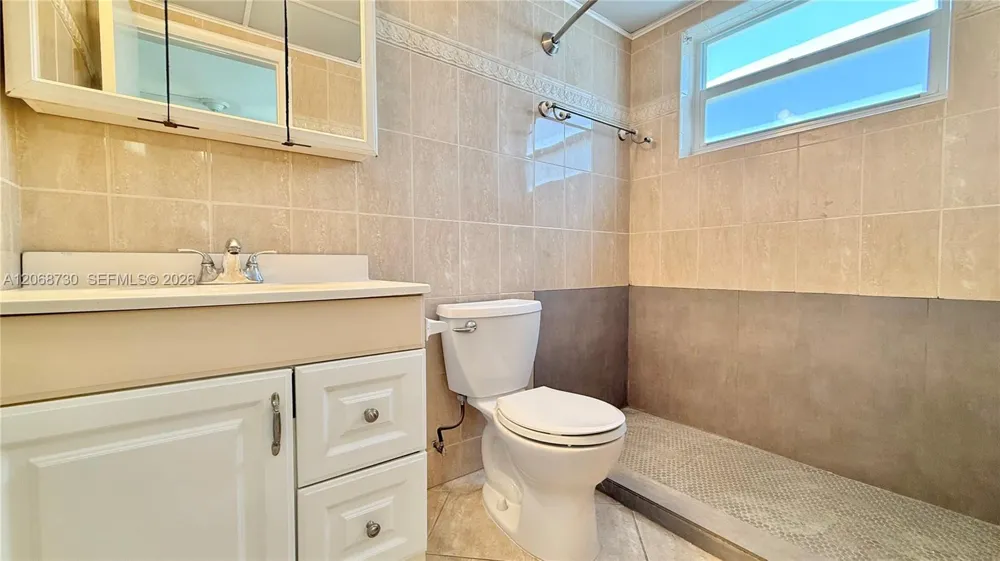 22 SE 3rd Ter #3 Dania Beach, FL 33004