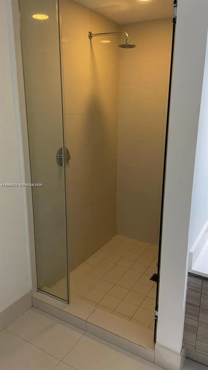 121 NE 34th St #915 Miami, FL 33137