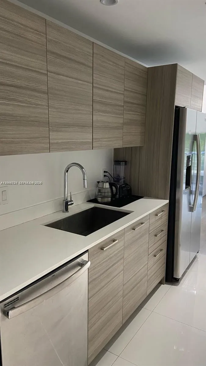 121 NE 34th St #915 Miami, FL 33137