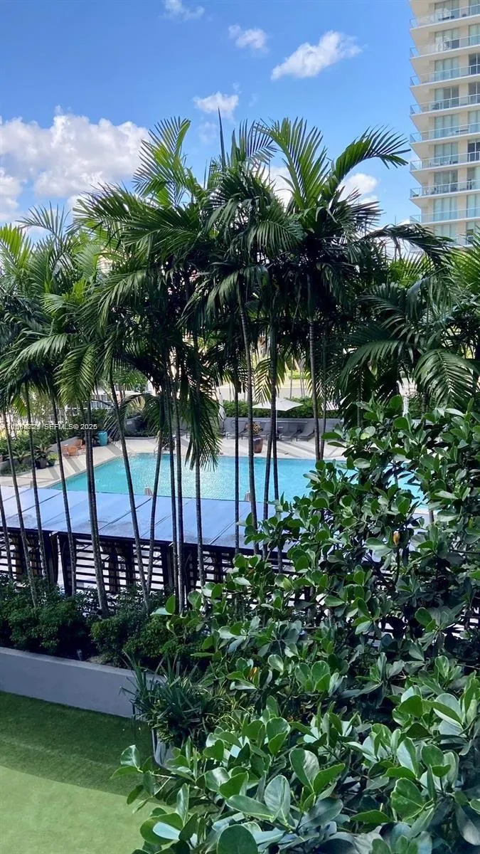 121 NE 34th St #915 Miami, FL 33137