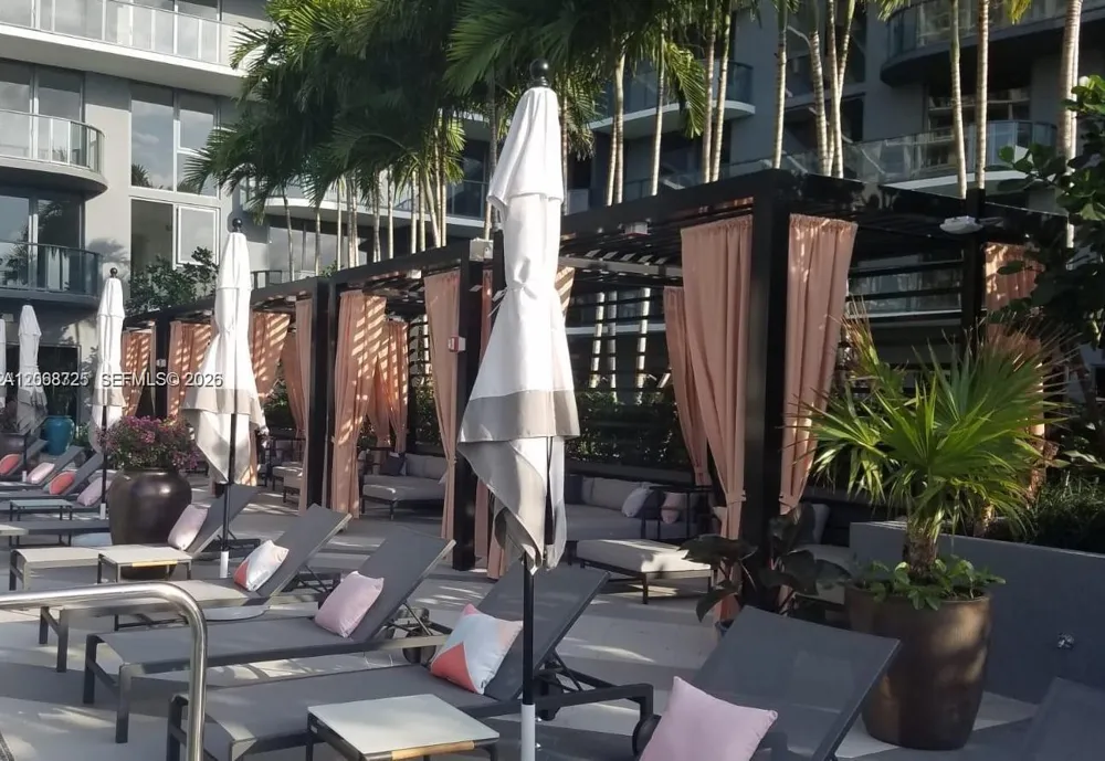 121 NE 34th St #915 Miami, FL 33137