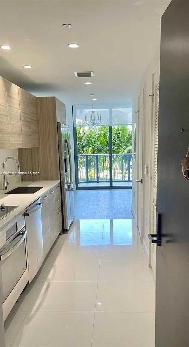121 NE 34th St #915 Miami, FL 33137