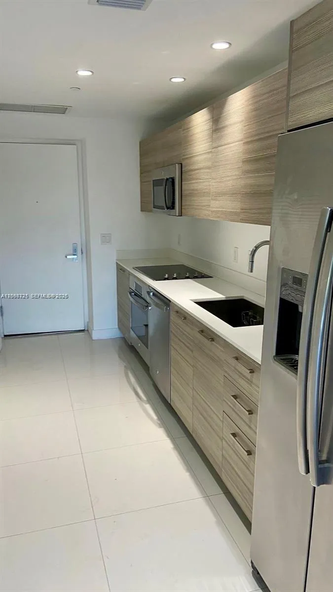 121 NE 34th St #915 Miami, FL 33137