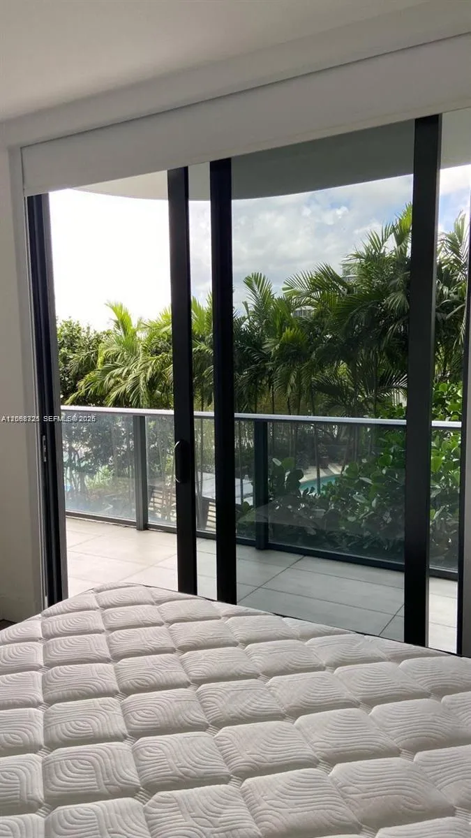 121 NE 34th St #915 Miami, FL 33137