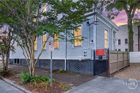 902 Barnard Street