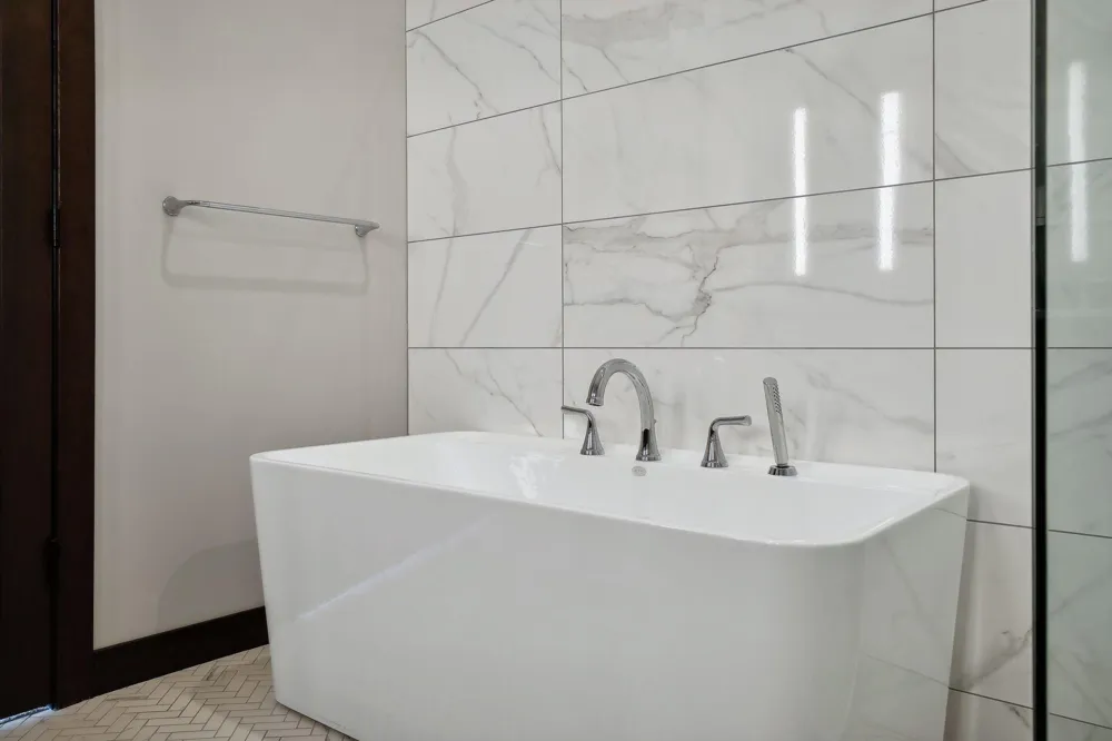 253 Lake Street E #307 Wayzata, MN 55391