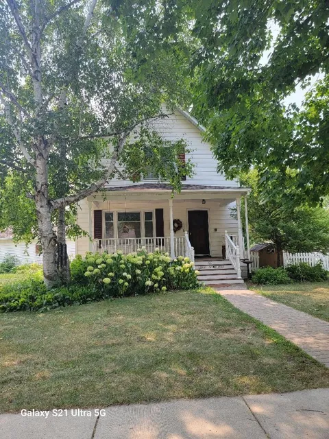 101 Leslie Avenue W