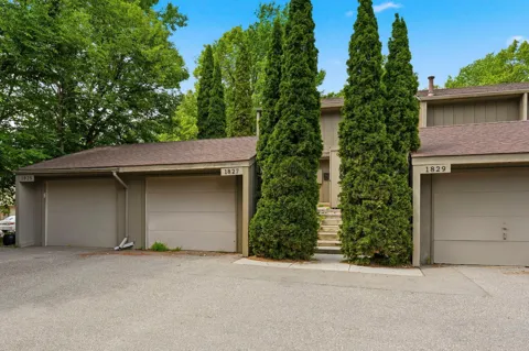 1827 Yuma Lane