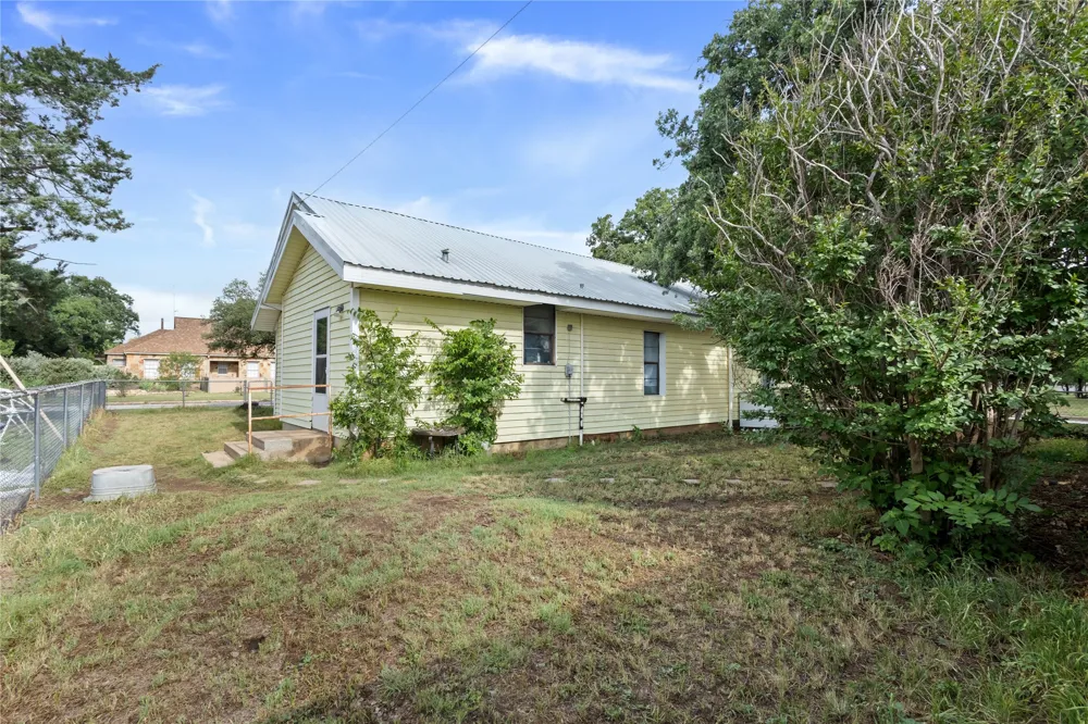 612 W Moss Street Eastland, TX 76448