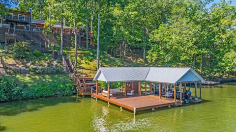 7421 Savannah Dr