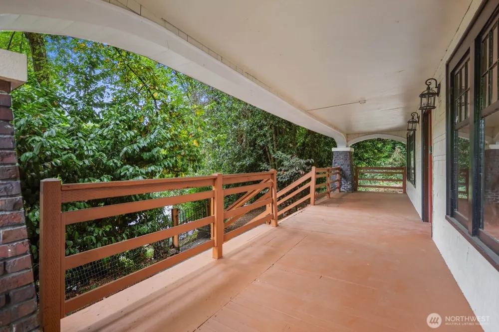 2109 Aurora Avenue Seattle, WA 98109